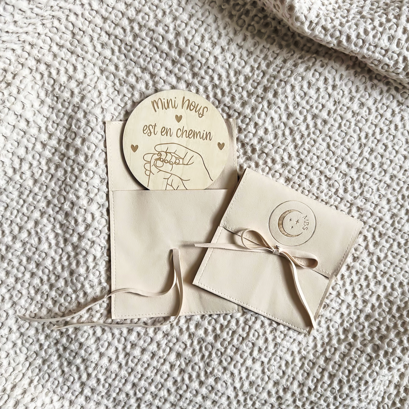 Carte en Bois "MINI NOUS EST EN CHEMIN" annonce grossesse