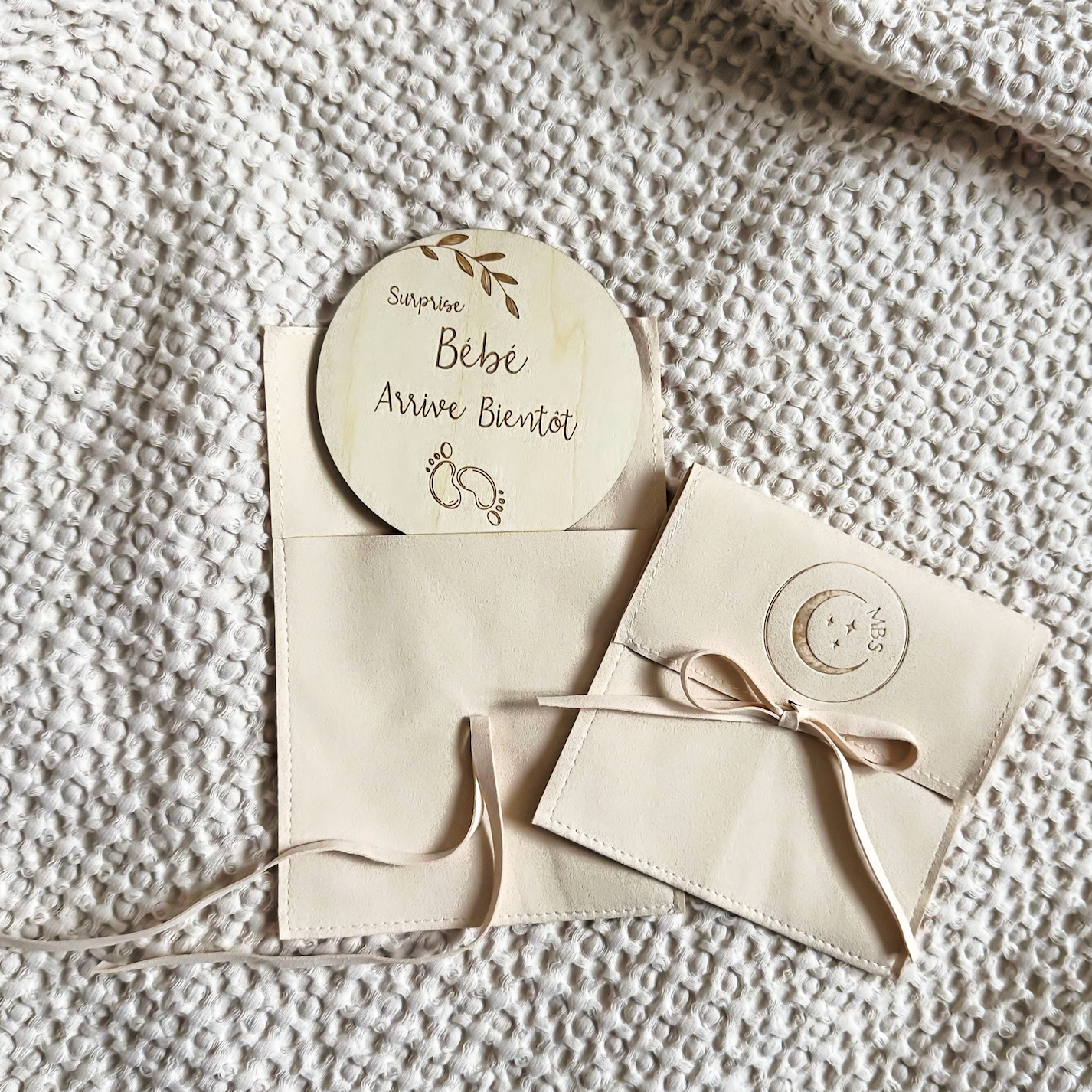 Carte en Bois  "Surprise bébé arrive bientôt" annonce grossesse