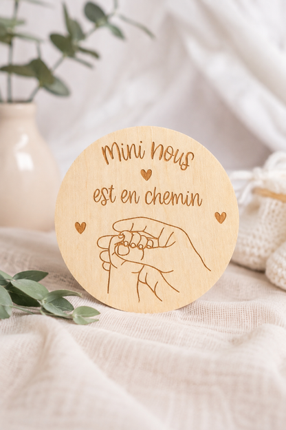 Carte en Bois  "MINI NOUS EST EN CHEMIN" annonce grossesse
