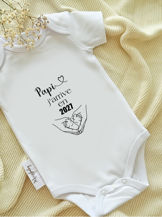 " Papi j'arrive en 2026 ou 2027 " Body annonce grossesse
