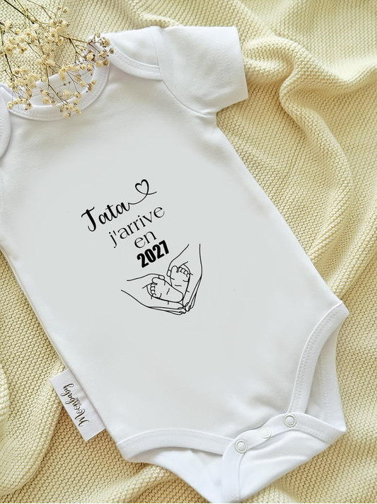 " Tata J'arrive en 2026 ou 2027 " Body annonce grossesse